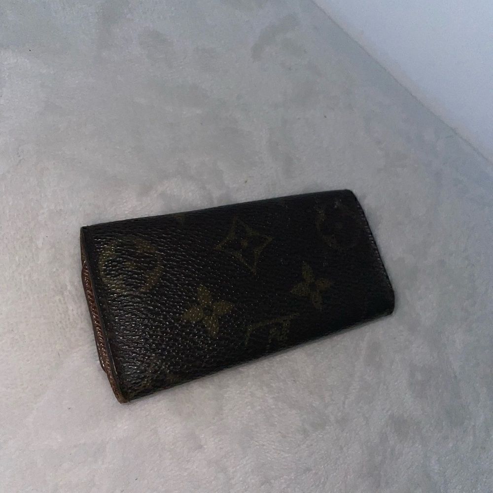 Authentic Louis Vuitton 4 Key Wallet - Picture 4 of 13